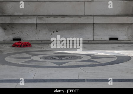 Ieper's arco trionfale, la menin gate, e Mausoleo che onora il mancante della I guerra mondiale nelle Fiandre, in Belgio contenente 54,395 soldato nomi Foto Stock