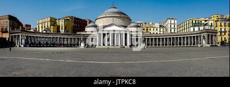 Piazza Plebiscito - Basilica di San Francesco di Paola, 5-12-2017, Napoli, Italia Foto Stock