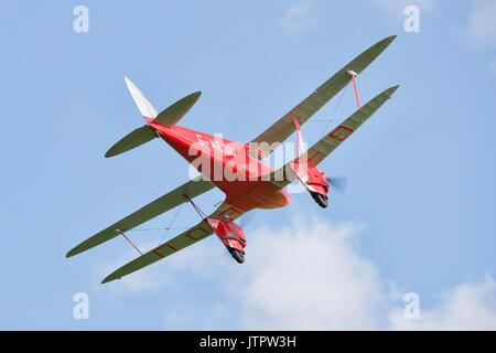 De Havilland DH90 LIBELLULA volare a Shuttleworth in un sorprendente rosso e argento vernice schema Foto Stock