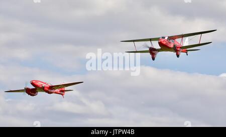 De Havilland DH88 Comet battenti al fianco di un de Havilland DH90 LIBELLULA Foto Stock