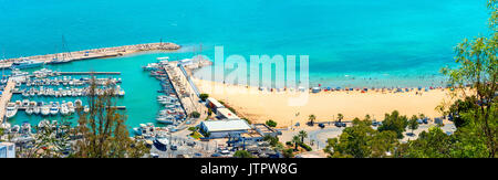 Vista panoramica del lungomare di Marina e la spiaggia di Sidi Bou Said. La Tunisia, Nord Africa Foto Stock