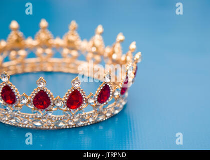 Un letto King o Queen's Golden Crown Foto Stock