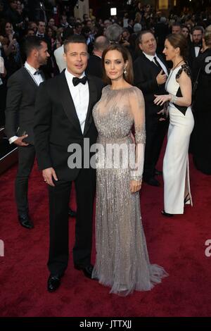 Los Angeles, Stati Uniti d'America. 03 Mar, 2014. Noi attori Angelina Jolie e Brad Pitt frequentare la 86Academy Awards aka Oscar in Dolby Theatre di Los Angeles, Stati Uniti d'America, il 02 marzo 2014. Foto: Hubert Boesl | in tutto il mondo di utilizzo/dpa/Alamy Live News Foto Stock