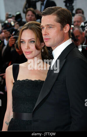 Cannes, Francia. 21 Maggio, 2007. Noi l'attrice Angelina Jolie (L) e noi attore Brad Pitt arrivare al Palazzo del Festival per uno screening di gala del regista britannico Michael Winterbottom del film 'A Mighty Heart' in esecuzione fuori concorso al sessantesimo Cannes Film Festival di Cannes, Francia, 21 maggio 2007. Foto: Hubert Boesl | in tutto il mondo di utilizzo/dpa/Alamy Live News Foto Stock