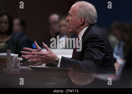 Washington, Distretto di Columbia, Stati Uniti d'America. 23 Maggio, 2017. Ex Direttore della CIA JOHN BRENNAN durante un'audizione sulla Capitol Hill. Credito: Alex Edelman/ZUMA filo/Alamy Live News Foto Stock