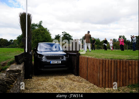 Stamford, Regno Unito. 10 Agosto, 2017. Il 10 agosto 2017. Il capitano Mark Phillips affronta la pressa al 2017 Burghley Horse Trials Media Day, Stamford, Regno Unito. Jonathan Clarke/Alamy Live News Foto Stock