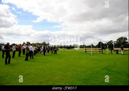 Stamford, Regno Unito. 10 Agosto, 2017. Il 10 agosto 2017. Il capitano Mark Phillips affronta la pressa al 2017 Burghley Horse Trials Media Day, Stamford, Regno Unito. Jonathan Clarke/Alamy Live News Foto Stock