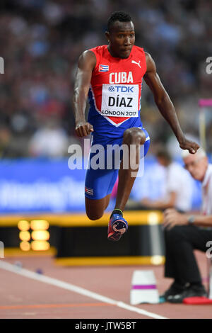 Londra, Regno Unito. Il 10 agosto 2017. Andy Díaz (Cuba) prende parte agli Uomini Salto triplo Finale al London Stadium, il giorno sette della IAAF Campionati del Mondo London 2017. Credito: Stephen Chung / Alamy Live News Foto Stock