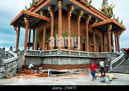 Monastero buddista costruito da Combodia in ricostruzione, Lumbini sacro giardino, Nepal Foto Stock