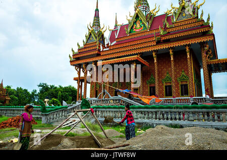 Monastero buddista costruito da Combodia in ricostruzione, Lumbini sacro giardino, Nepal Foto Stock