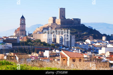 Alcaudete con castello e chiesa. Provincia di Jaen, Spagna Foto Stock