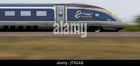 Un Eurostar e320 Treno Il treno più recente la flotta Eurostar, passa attraverso Ashford, Kent. Foto Stock