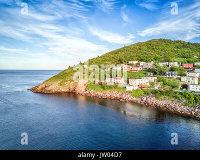 Piccole case di legno in zona collinare Petty Harbour, Terranova e Labrador, Canada Foto Stock