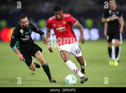 Il Real Madrid è Daniel Carvajal (sinistra) e il Manchester United Rashford Marcus (destra) battaglia per la sfera Foto Stock