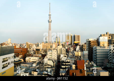 Paesaggio visto dal di sopra di Asakusa, Tokyo, Giappone Foto Stock