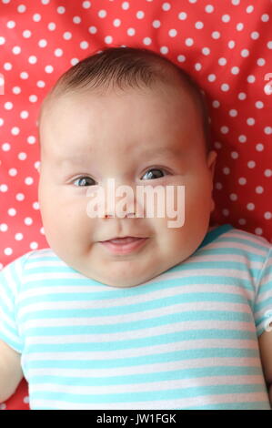 Felice chubby baby sorridente Foto Stock