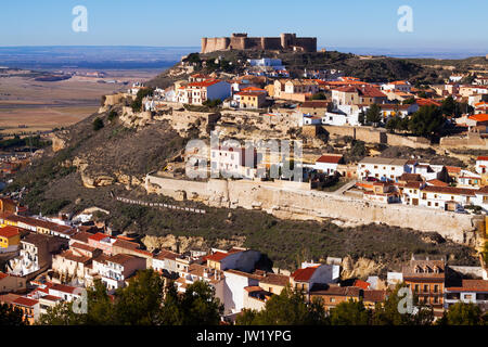Chinchilla con il castello medievale di collina. Albacete, Spagna Foto Stock