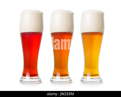 Tre differenti pinta di birra. Dark, di luce e di variazione di colore rosso. Isolato su bianco, percorso di clipping incluso Foto Stock