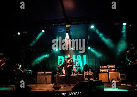 Sesto San Giovanni, Italia. 09Aug, 2017. L'americano blues rock band rivale figli raffigurata sul palco come eseguire live al carroponte di Milano (Italia). Credito: Roberto Finizio/Pacific Press/Alamy Live News Foto Stock