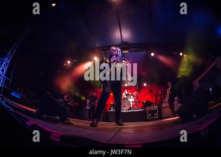 Sesto San Giovanni, Italia. 09Aug, 2017. L'americano blues rock band rivale figli raffigurata sul palco come eseguire live al carroponte di Milano (Italia). Credito: Roberto Finizio/Pacific Press/Alamy Live News Foto Stock