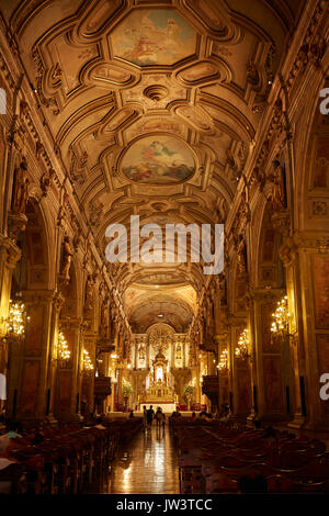 Cattedrale Metropolitana di Santiago (costruito tra il 1748 e il 1800), Plaza de Armas, Santiago del Cile, Sud America Foto Stock