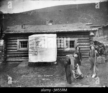 Log Cabin Chiesa Presbiteriana, Grand Forks, Yukon Territory, ca 1899 (HEGG 248) Foto Stock