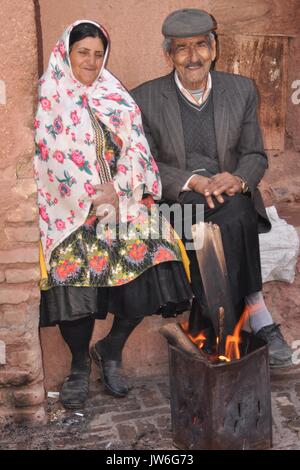 Anziani abitante(S) IN ABYANEH, IRAN Foto Stock
