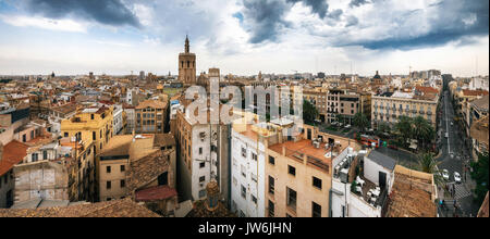 Antenna vista panoramica della città vecchia di Valencia dalla torre di Santa Caterina, Spagna Foto Stock