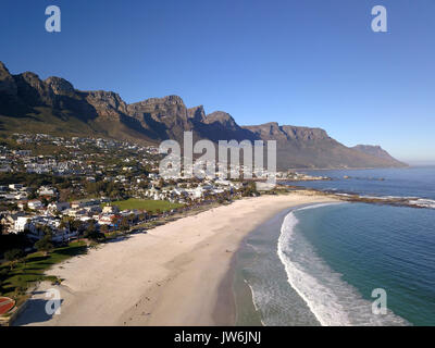 Vista su Camps Bay, Città del Capo, Sud Africa Foto Stock