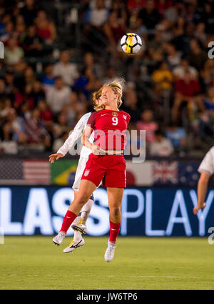 Agosto 03, 2017 Carson, CA...avanti negli Stati Uniti (9) Lindsey Horan va per una testata durante un torneo delle Nazioni donne gioco tra gli Stati Uniti d'America vs Giappone giovedì 03 agosto 2017 presso il Centro StubHub, a Carson, CA. La sconfitta degli STATI UNITI Giappone 3-0. (Obbligatorio Credito: Juan Lainez / MarinMedia.org / Cal Sport Media) (completare il fotografo e il credito richiesto) Foto Stock