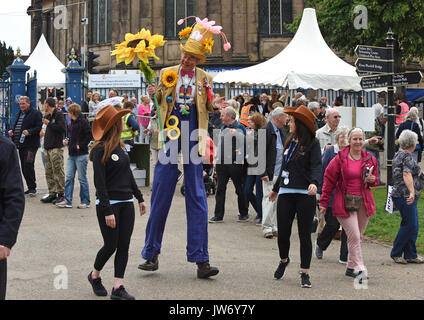 Shropshire, Regno Unito. 11 Agosto, 2017. Benvenuto floreale dal Professor Crump alias Paul Goddard all annuale Shrewsbury Flower Show in Shropshire. I due giorni della manifestazione è aperto oggi e Sabato. Credito: David Bagnall/Alamy Live News Foto Stock