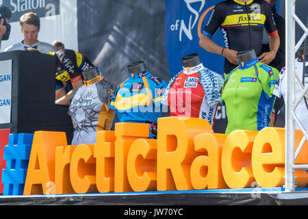 Foto dell'annuale gara artiche della Norvegia. Una gara ciclistica di oltre 4 giorni nella parte settentrionale della Norvegia. I ciclisti provenienti da tutto il mondo in pro, continentale e squadre amatoriali competere ogni anno. Foto Stock