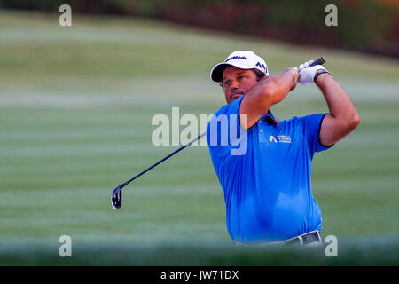 Agosto 10, 2017: Stuart Deane degli Stati Uniti colpisce fuori del fairway bunker sul decimo foro durante il primo round del 99th campionato di PGA a quaglia Club cava di Charlotte, NC. (Scott Kinser/Cal Sport Media) Foto Stock