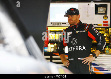 Lexington, Ohio, Stati Uniti d'America. 11 Ago, 2017. Agosto 11, 2017 - Lexington, Ohio, Stati Uniti d'America: Justin marchi (42) è appeso fuori in garage durante la pratica per il Mid-Ohio sfida di Mid-Ohio Sports Car Course in Lexington, Ohio. Credito: Chris Owens Asp Inc/ASP/ZUMA filo/Alamy Live News Foto Stock