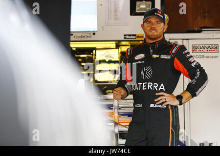 Lexington, Ohio, Stati Uniti d'America. 11 Ago, 2017. Agosto 11, 2017 - Lexington, Ohio, Stati Uniti d'America: Justin marchi (42) è appeso fuori in garage durante la pratica per il Mid-Ohio sfida di Mid-Ohio Sports Car Course in Lexington, Ohio. Credito: Chris Owens Asp Inc/ASP/ZUMA filo/Alamy Live News Foto Stock