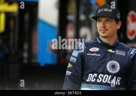 Lexington, Ohio, Stati Uniti d'America. 11 Ago, 2017. Agosto 11, 2017 - Lexington, Ohio, Stati Uniti d'America: Brennan Poole (48) è appeso fuori in garage durante la pratica per il Mid-Ohio sfida di Mid-Ohio Sports Car Course in Lexington, Ohio. Credito: Chris Owens Asp Inc/ASP/ZUMA filo/Alamy Live News Foto Stock