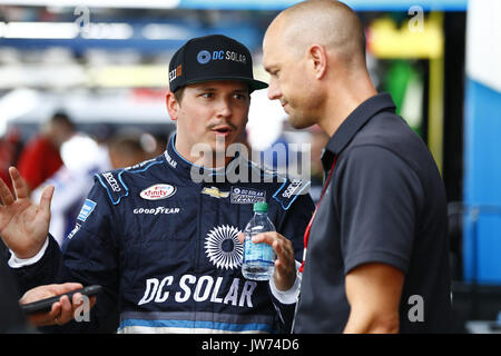 Lexington, Ohio, Stati Uniti d'America. 11 Ago, 2017. Agosto 11, 2017 - Lexington, Ohio, Stati Uniti d'America: Brennan Poole (48) è appeso fuori in garage durante la pratica per il Mid-Ohio sfida di Mid-Ohio Sports Car Course in Lexington, Ohio. Credito: Chris Owens Asp Inc/ASP/ZUMA filo/Alamy Live News Foto Stock