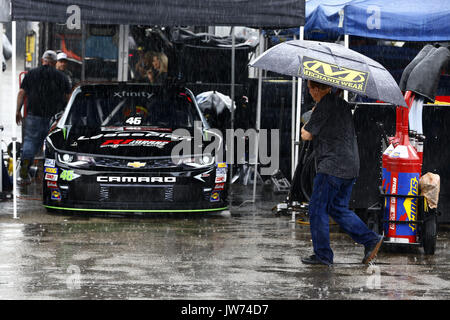 Lexington, Ohio, Stati Uniti d'America. 11 Ago, 2017. Agosto 11, 2017 - Lexington, Ohio, Stati Uniti d'America: Morgan pastore (89) è appeso fuori in garage durante la pratica per il Mid-Ohio sfida di Mid-Ohio Sports Car Course in Lexington, Ohio. Credito: Chris Owens Asp Inc/ASP/ZUMA filo/Alamy Live News Foto Stock