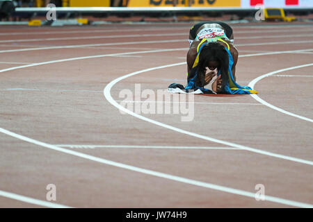 Londra, Regno Unito. 11-Ago-17. Shaunae MILLER-UIBO (Bahamas) esaurita dopo aver raggiunto il terzo posto delle Donne 200m Finale al 2017 IAAF Campionati del Mondo, Queen Elizabeth Olympic Park, Stratford, Londra, Regno Unito. Credito: Simon Balson/Alamy Live News Foto Stock