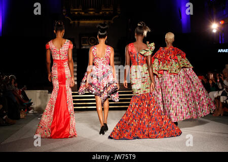 Londra, Regno Unito. 11 agosto 2017. Araewa è presentato il primo giorno della settima edizione del AFWL. © Laura De Meo/ Alamy Live News Foto Stock