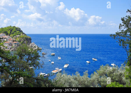 Bel mare nella riviera di Budva, Montenegro Foto Stock