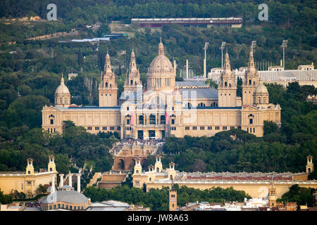 Barcellona, Spagna - 21 Maggio 2016: vista anteriore del Museo Nazionale d'Arte della Catalogna a Barcellona. Foto Stock