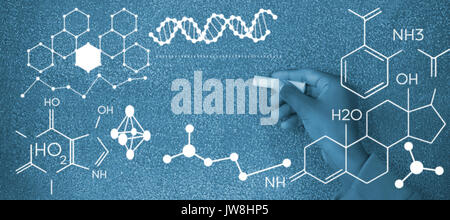 Illustrazione della struttura chimica contro la scrittura a mano su chalk board Foto Stock
