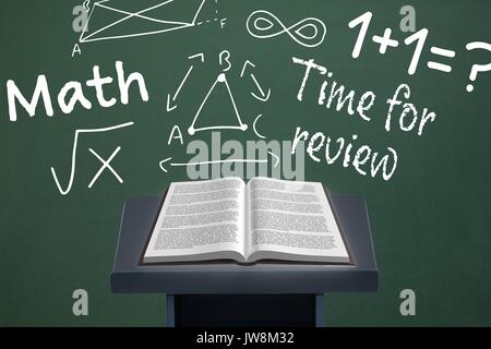 Composito Digitale del libro sul tavolo del parlato contro verde lavagna con l'istruzione e la grafica della scuola Foto Stock