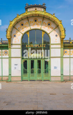 La secessione di Vienna, il vecchio Karlsplatz U-Bahn stazione nel centro di Vienna è un ottimo esempio di stile Liberty stile Secessione nel design, Austria. Foto Stock