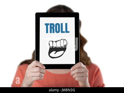 Digital composito di Troll testo con bocca di cartoni animati su tablet oltre il volto di donna Foto Stock