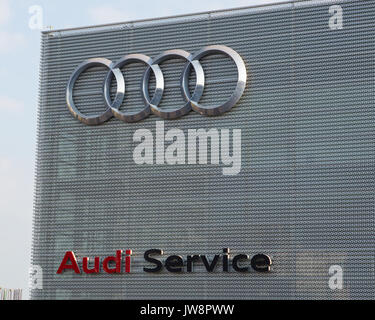 Petach Tikva, Agosto 11, 2017. Audi service center building in Israele. Foto Stock