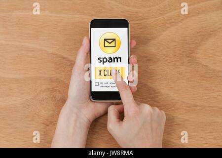 Composito Digitale delle email di spam su schermo Foto Stock