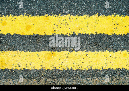 Nessun parcheggio doppie linee gialla della segnaletica stradale Foto Stock