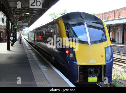 Classe 180 Adelante diesel multiple unit treno a Worcester Shrub Hill stazione ferroviaria con un servizio passeggeri a Londra Paddington. Foto Stock